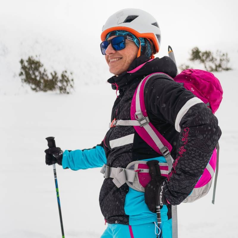 The technical women’s ROHACE jacket for intensive winter sports